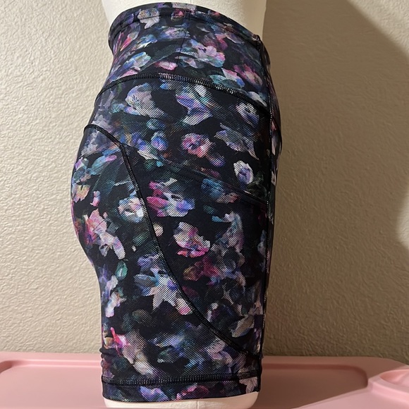 Lululemon Fast And Free Short 10" *Non-Reflective
Activate Floral Multi Size 2 - Picture 8 of 17